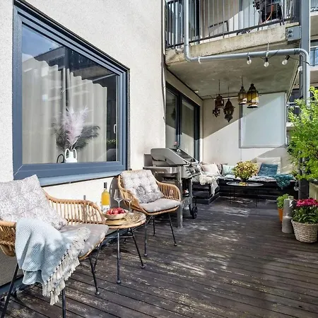 Nydelig Leilighet Med Privat Terrasse Mot Bakgard