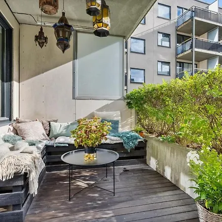 Nydelig Leilighet Med Privat Terrasse Mot Bakgard