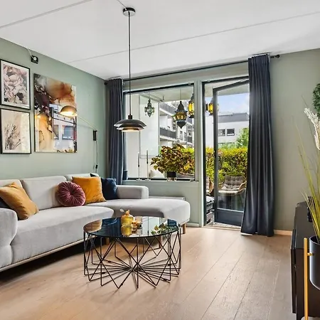 Nydelig Leilighet Med Privat Terrasse Mot Bakgard