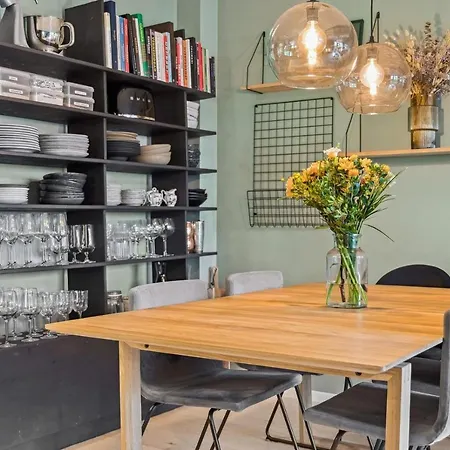 شقة Nydelig Leilighet Med Privat Terrasse Mot Bakgard أوسلو